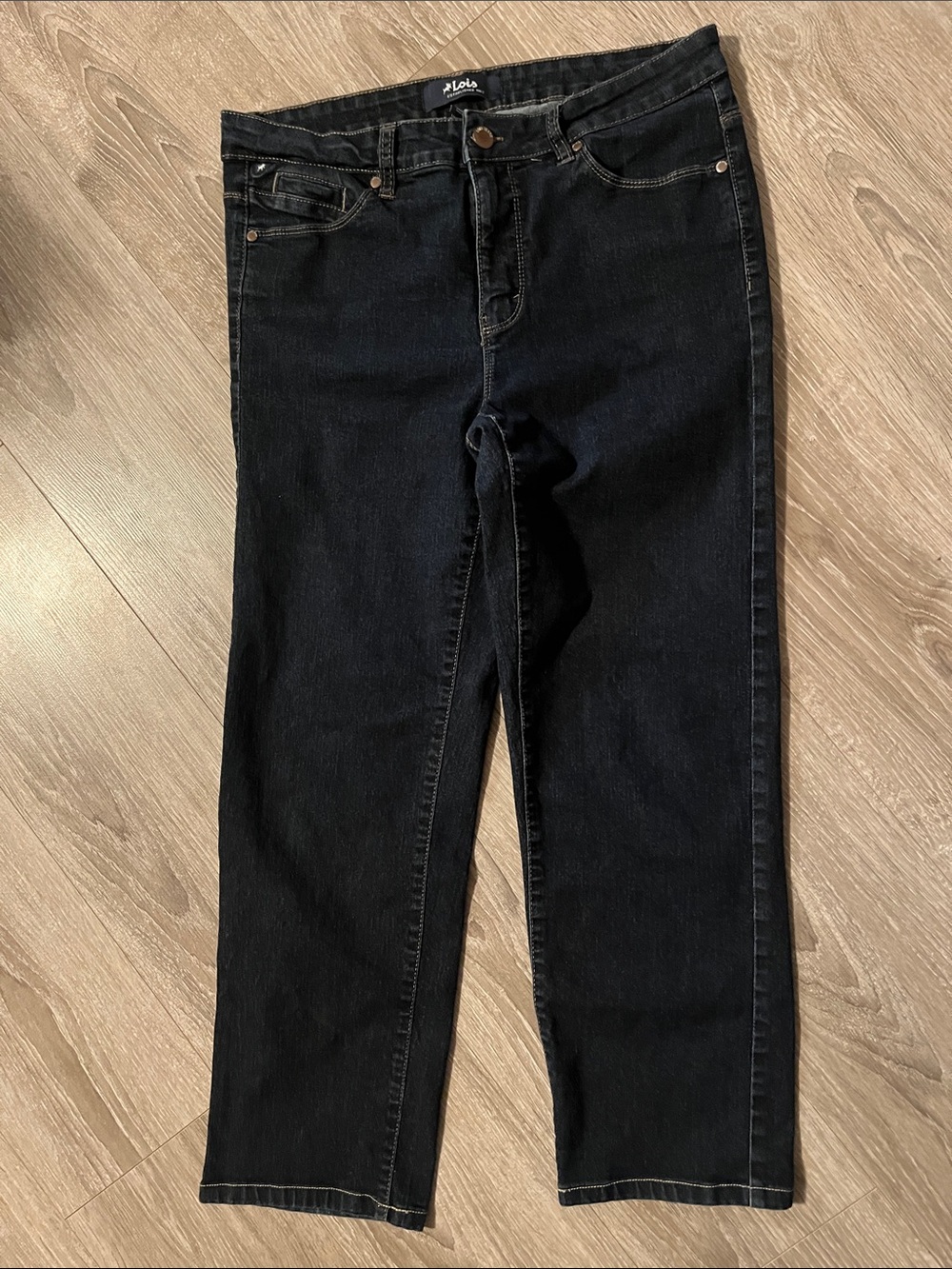 Lois Women's high-rise dark wash Straight-Leg Jeans. 32 waist. Short leg.
